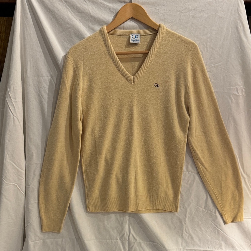OP Men’s eggshell yellow / Tan V-Neck Sweater